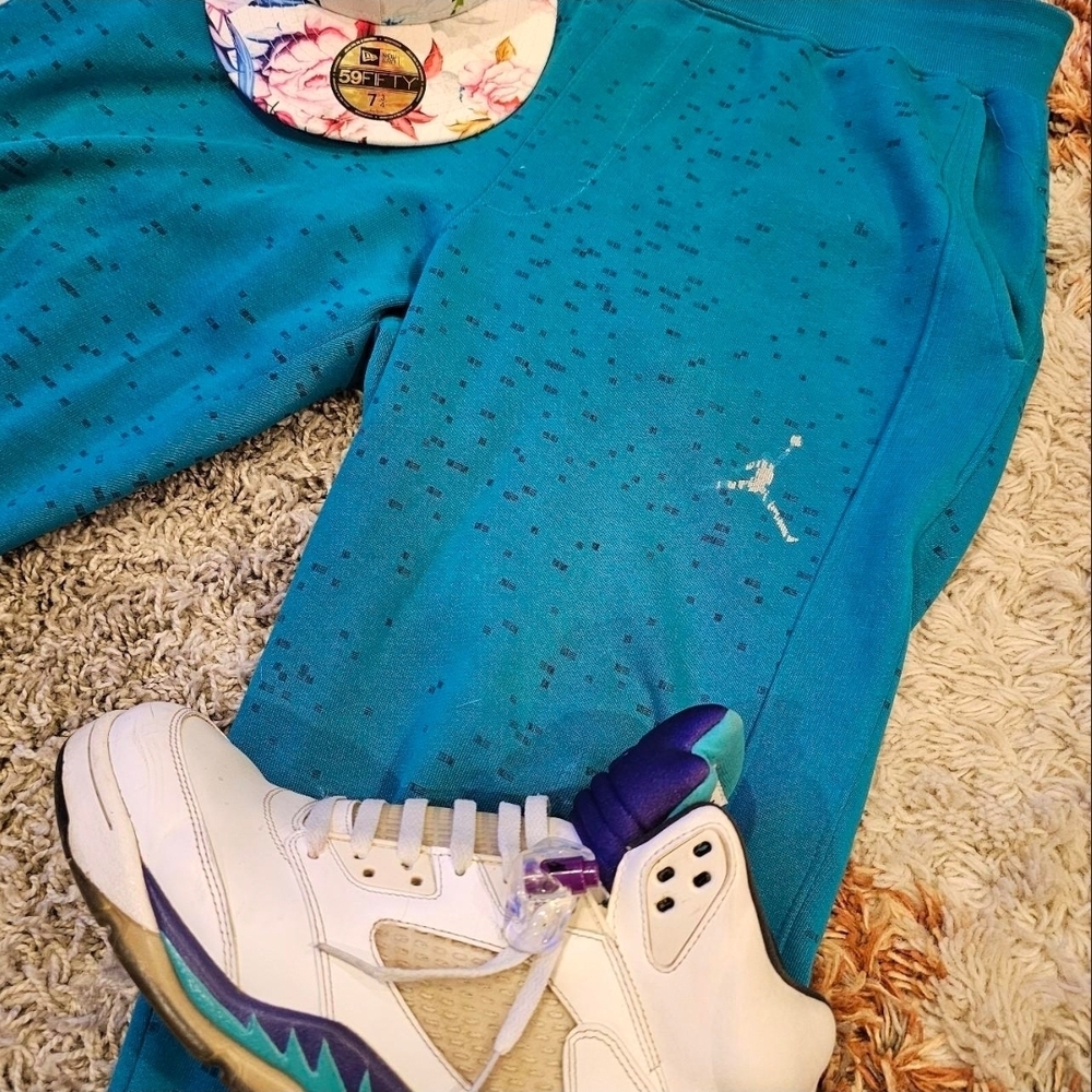 Jordan Teal Joggers For (Grape 5s)🍇🍇 Sz LARGE